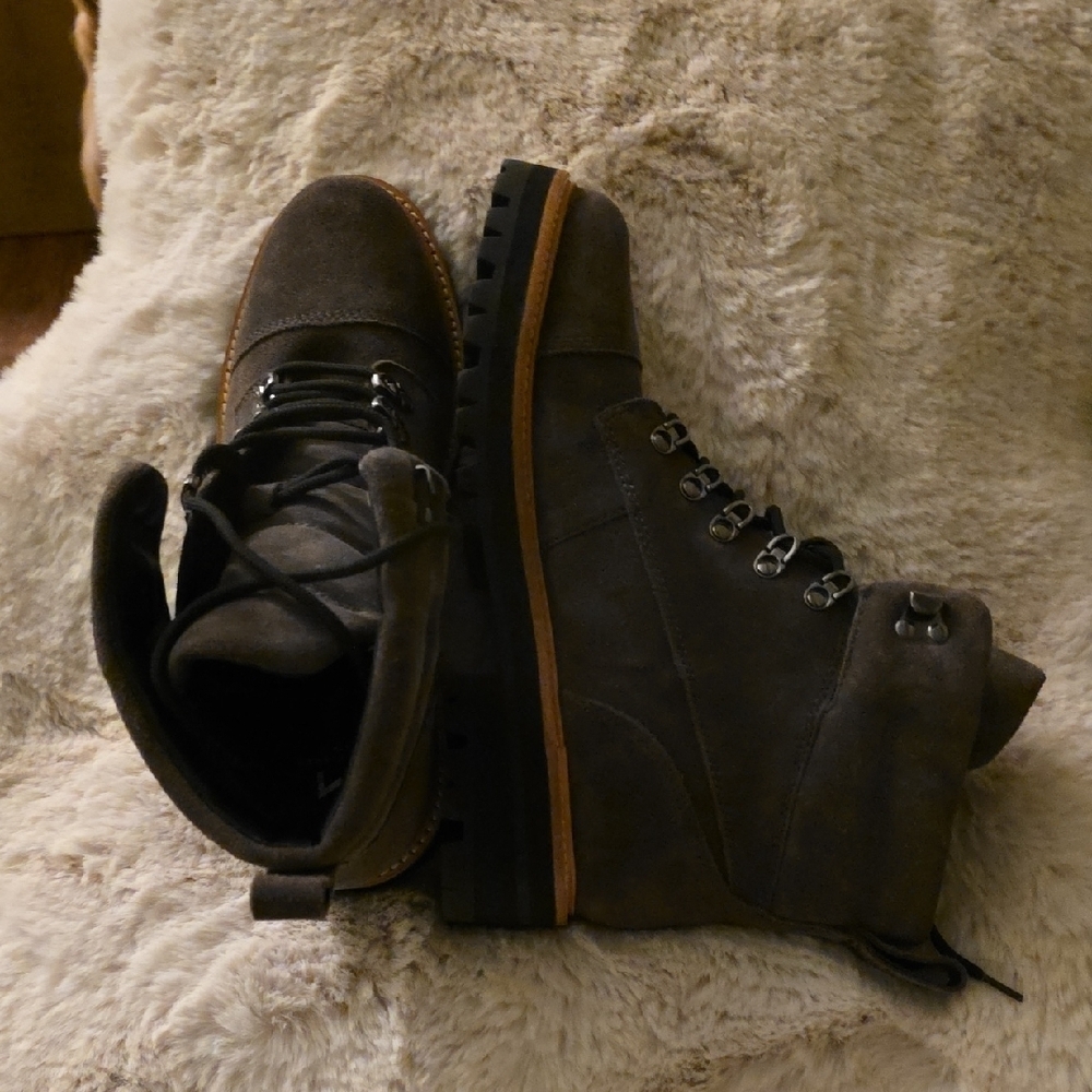 NWOB Marc Fisher Gray Suede Lace-Up Boots-Size 10